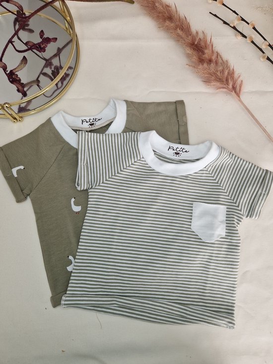 Strepen Olive baby t-shirt - hoogwaardig jersey katoen | T-shirt | PETITE EvelinaApparel