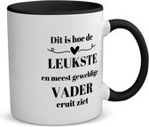 Akyol - dit is hoe de leukste en meest geweldigste vader eruit ziet koffiemok - theemok - zwart - Papa - meest leukste vader - vader cadeautjes - vaderdag - verjaardag - geschenk - kado - vader artikelen - 350 ML inhoud