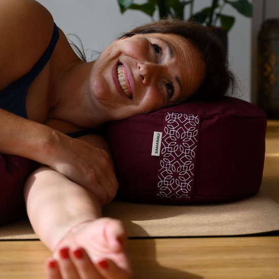 Samarali Lotus Rond Meditatiekussen Rood - Eco Boekweit Vulling - Duurzaam Yoga Kussen - 100% Biologisch - Tweelaags Ontwerp van Samarali — afbeelding 4