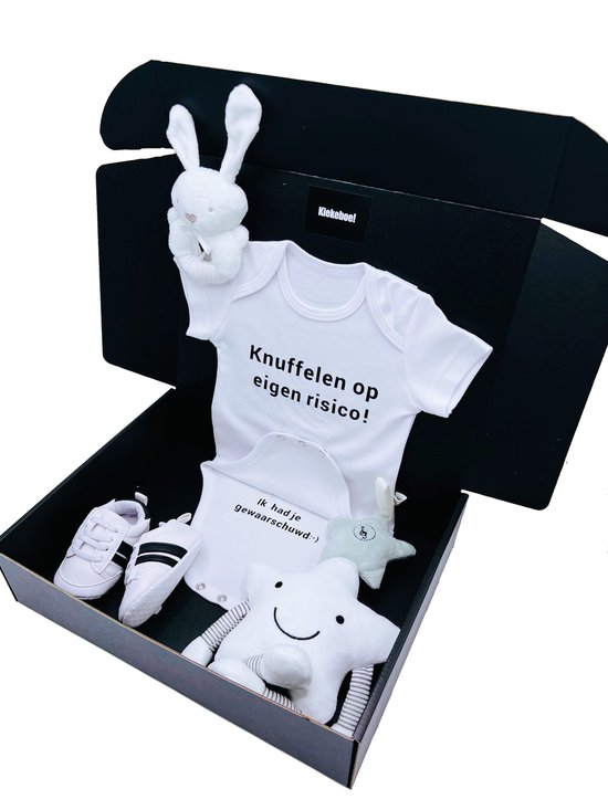 Kraamcadeau unisex met romper, muziekmobiel, babysneakers en rammelaar - cadeau zwangerschap, kan ook rechtstreeks als cadeau worden verstuurd van Nanami — afbeelding 3