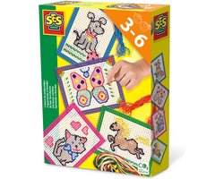 foto van SES - Ik leer borduren - 4 borduurkaarten met naald, vingerhoedje en 5 kleuren garen