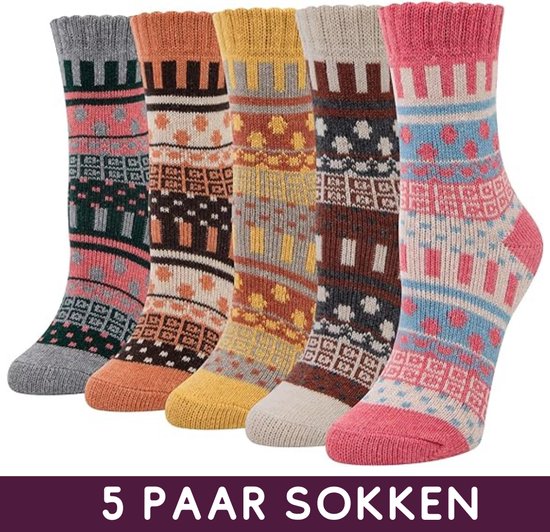 Cinq paires de chaussettes avec différents motifs rétro : gris et rose, orange et marron, jaune et orange, marron et gris, et rose et bleu.