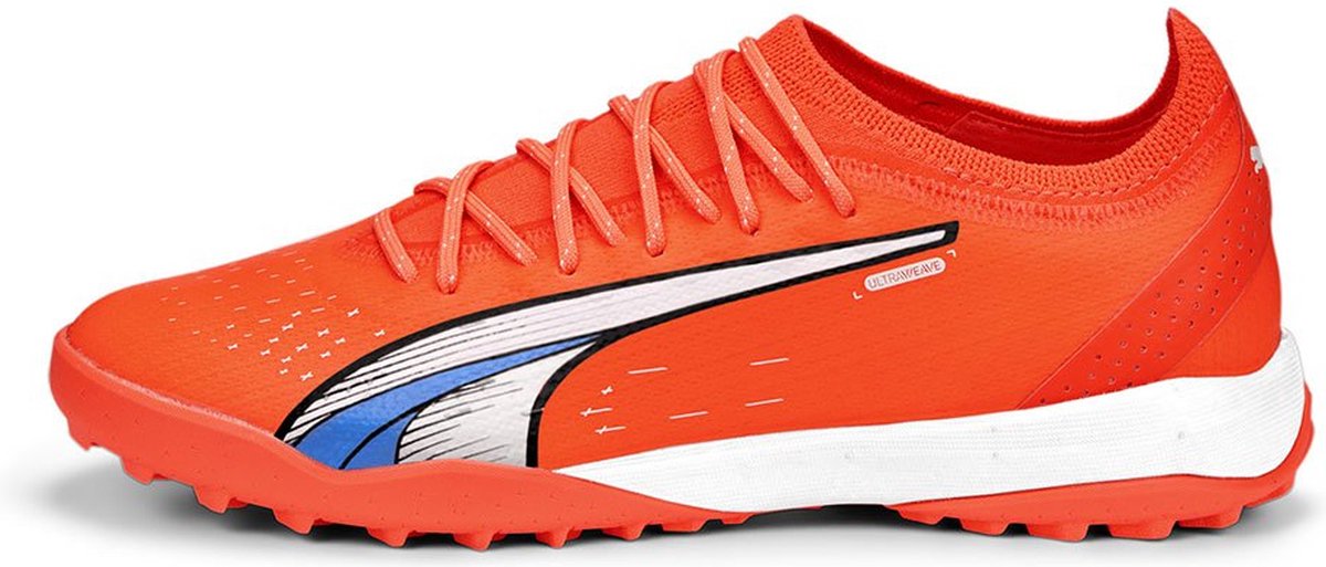 Oranje Puma Ultra Ultimate voetbalschoenen, EU 43, met lichtgewicht Ultraweave bovenmateriaal voor snelheid.
