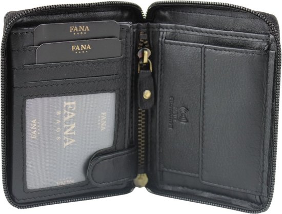 Open, zwarte leren portemonnee met Fana Bags logo, pasjesvakken en rits.