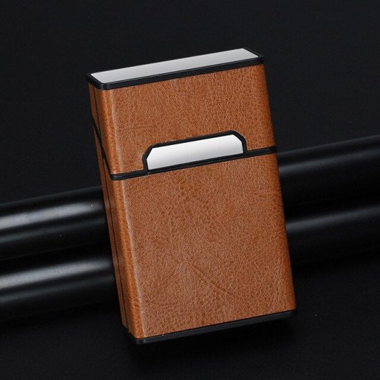 Bruine sigarettendoos met leerlook, zilverkleurige details en zwarte randen.