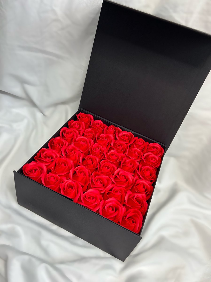 AG Luxurygifts Valentijnsdag cadeau - flower box - Cadeau - rozen box - cadeau - soap roses - luxe cadeau - rozen