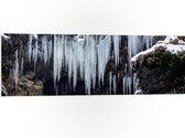 PVC Schuimplaat - Ijspegels - Sneeuw - Winter - Ijs - 120x40 cm Foto op PVC Schuimplaat (Met Ophangsysteem)