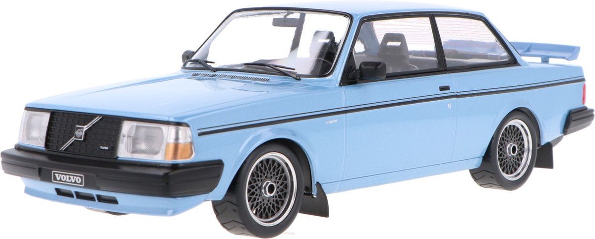 Ixo 1:18 Volvo 240 Turbo Custom Año De Construcción 1985 Azul Claro Metalico 18cmc09022
