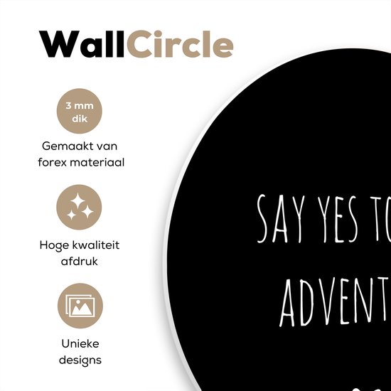 Wall Circle - Wall Circle Indoor - Citation anglaise Dites oui à de nouvelles aventures avec un coeur sur fond noir - 60x60 cm - Décoration murale - Peintures ronds