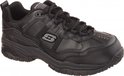 Zwarte Skechers werkschoen, schuin vooraanzicht, met veters en grijze S-logo.