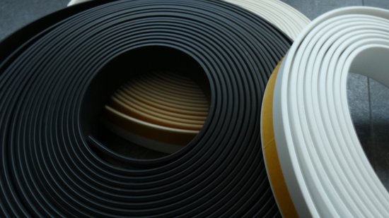 Flexplinth - Plinthe adhésive PVC souple - Zwart (RAL9011) - 15 mètres