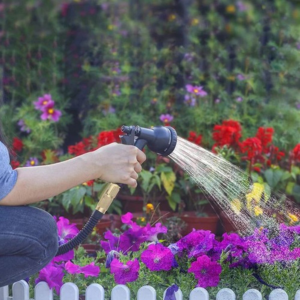 Flexibele Tuinslang 5 tot 15 meter - GRATIS tas en koppelstuk - Tuinsproeier - Tuin Besproeien - Waterslang - Sproeikop - Garden Hose Tuinslanghouder - Sproeikop met 8 standen - Universele koperen fittings, lente, tuineren, bloemen, water – foto 6