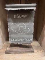 Tekst MAMA op doek met metalen hanger in houten voet