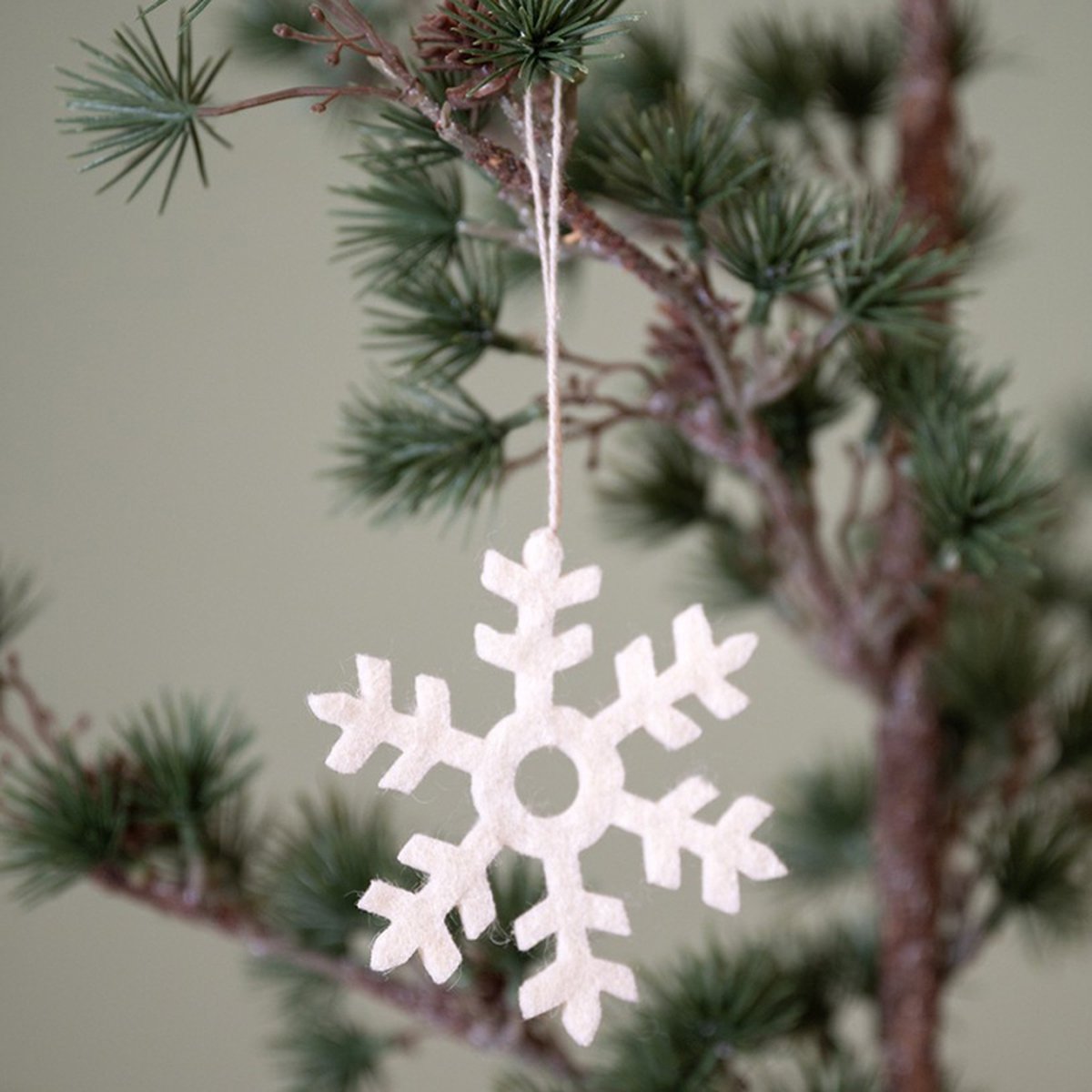 Hanger Vilt Wit - Sneeuwvlok 10cm - Fairtrade