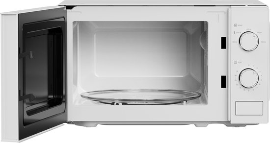 Witte Tomado solo magnetron met open deur. Binnenin is de glazen draaischijf zichtbaar. Bedieningsknoppen aan de rechterzijde.