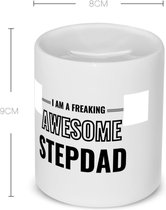 Akyol - i am a freaking awesome stepdad Spaarpot - Papa - de meest geweldigste stiefvader - vader cadeautjes - vaderdag - verjaardagscadeau - verjaardag - cadeau - geschenk - kado - gift - vader artikelen - 350 ML inhoud