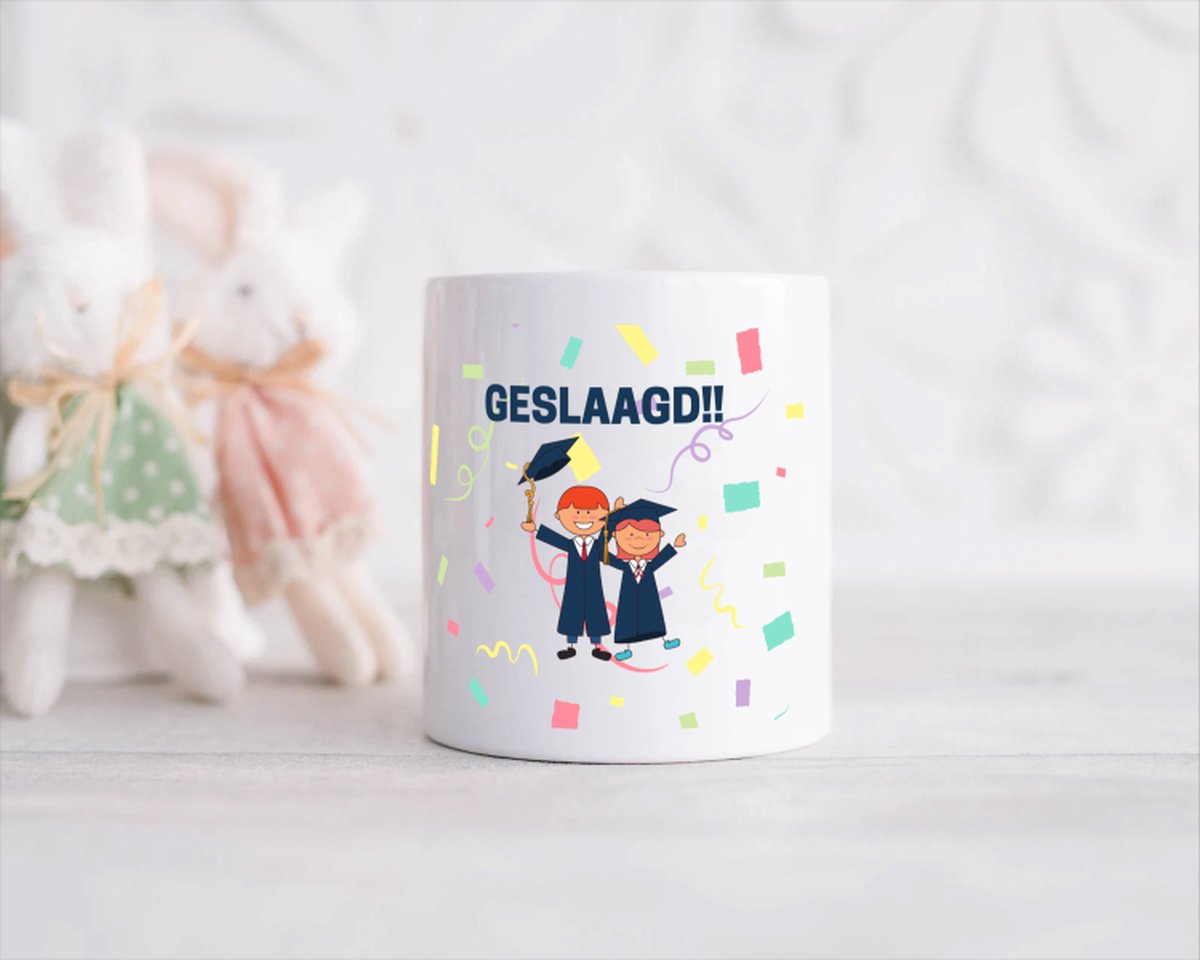 Akyol - geslaagd 2 mensen Spaarpot - Felicitatie - iemand die is