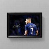 Kylian Mbappé Ingelijste Handtekening – 15 x 10cm In Klassiek Zwart Frame – Gedrukte handtekening – Paris Saint Germain - PSG - Voetbal - Football