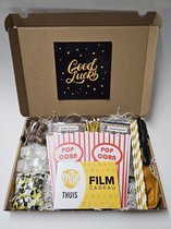 Film Pret Pakket - Good Luck met filmcadeaubon, mystery card met persoonlijke (video)boodschap en vele film-feestartikelen | Verjaardag | Jubileum | Zomaar
