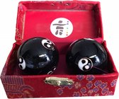 Inuk - Meridiaan kogels - Zwart Yin Yang met rood authentiek doosje old style - 4 cm klank kogels - Massage ballen en bij zwangerschap geluid. - Tevens gooed voor RSI - vinger en handtraining