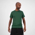 Glimlachende man met een donkergroen, kortemouw hardloopshirt van Rogelli.