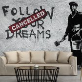 Fotobehangkoning - Behang - Vliesbehang - Fotobehang - Dreams Cancelled (Banksy) - Graffiti Muurschildering - 100 x 70 cm