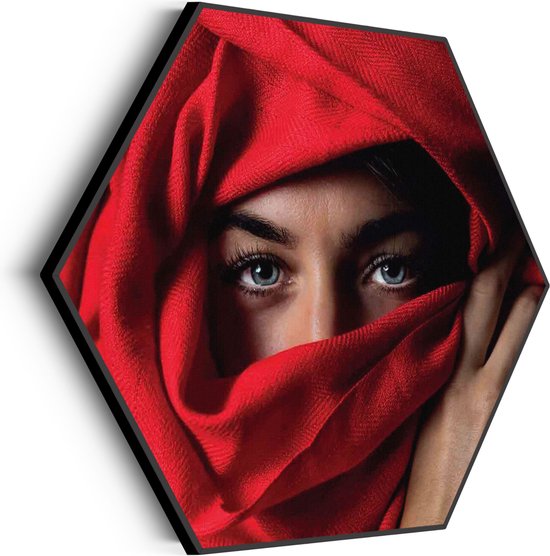 Akoestisch Schilderij Jonge Arabische Vrouw Met Rode Hoofddoek Hexagon Basic L (100 X 86 CM) - Akoestisch paneel - Akoestische Panelen - Akoestische wanddecoratie - Akoestisch wandpaneel