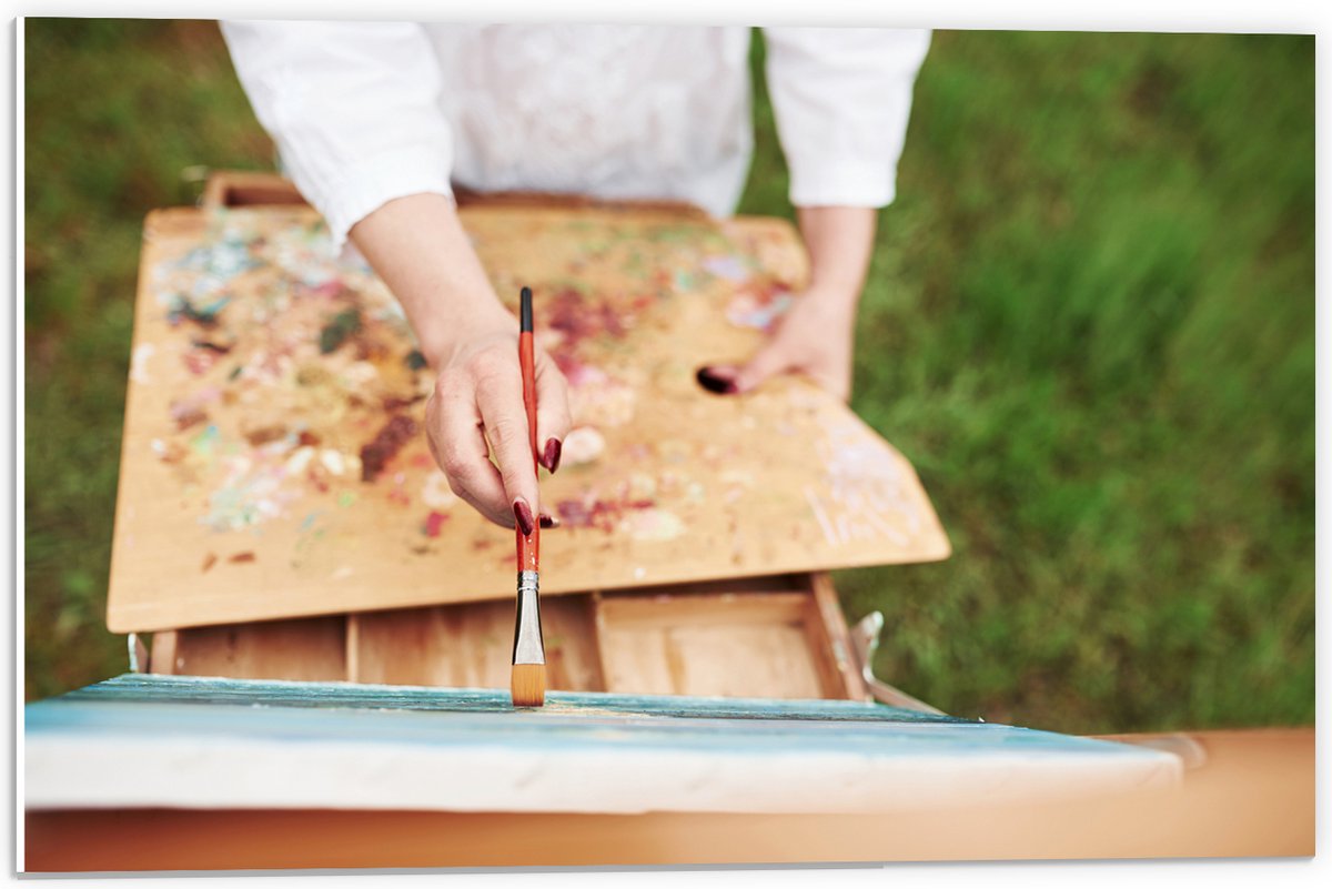 PVC Schuimplaat- Vrouw - Hand - Kwast - Schilderen - Schilderij - Verf - 60x40 cm Foto op PVC Schuimplaat
