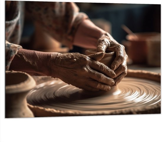 Dibond - Vrouw - handen - Potten - Bakken- Klei - Nat - 100x75 cm Foto op Aluminium (Met Ophangsysteem)