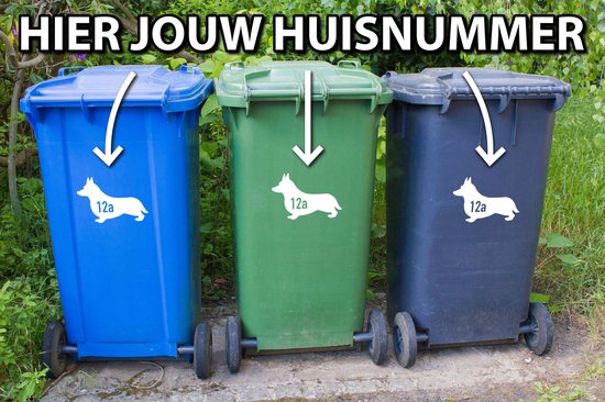 Drie afvalcontainers: blauw, groen, donkerblauw. Elke container heeft een witte Corgi sticker met huisnummer "12a".