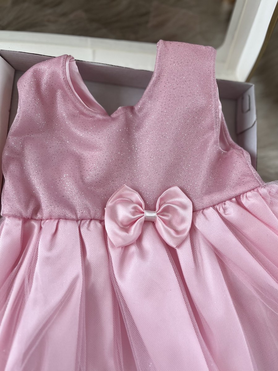 luxe feestjurk-bruidsjurk-Baby jurk-tule jurk-doopjurk -doopkleedje-onderhemd-haarband-schoentjes- new born-geschenkset -geschenkdoos-kraamcadeau-fotoshoot newborn-doopsel-4 delige set-roze kleur-maat 56/62 (0 tem 3 maanden) – foto 2