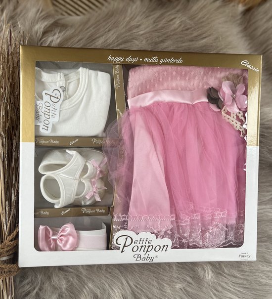 luxe feestjurk-bruidsjurk-Baby jurk-doopjurk -doopkleedje-onderhemd-haarband-schoentjes- new born-geschenkset -geschenkdoos-kraamcadeau-fotoshoot newborn-doopsel-4 delige set-fluo roze kleur-maat 56/62 (0 tem 4 maanden) van LUXE. — afbeelding 4