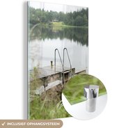 MuchoWow® Glasschilderij 40x60 cm - Schilderij acrylglas - Scandinavische steiger aan een meer - Foto op glas - Schilderijen