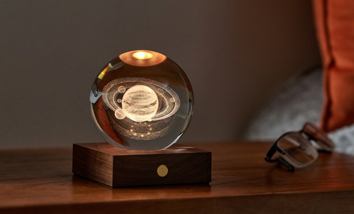 Gingko Amber Crystal Lichtobject - 3D laser Saturnus - Walnoot