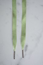 Schoenveters plat - uni zacht licht groen - 120cm met zilveren nestels veters voor wandelschoenen, werkschoenen en meer