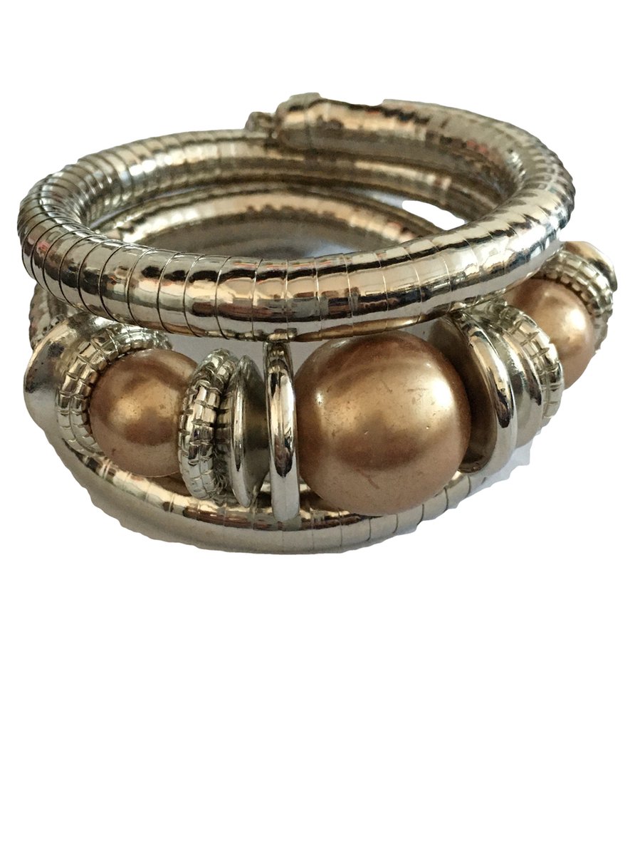 Petra's Sieradenwereld - Slangarmband met goudkleurige kraal (1)