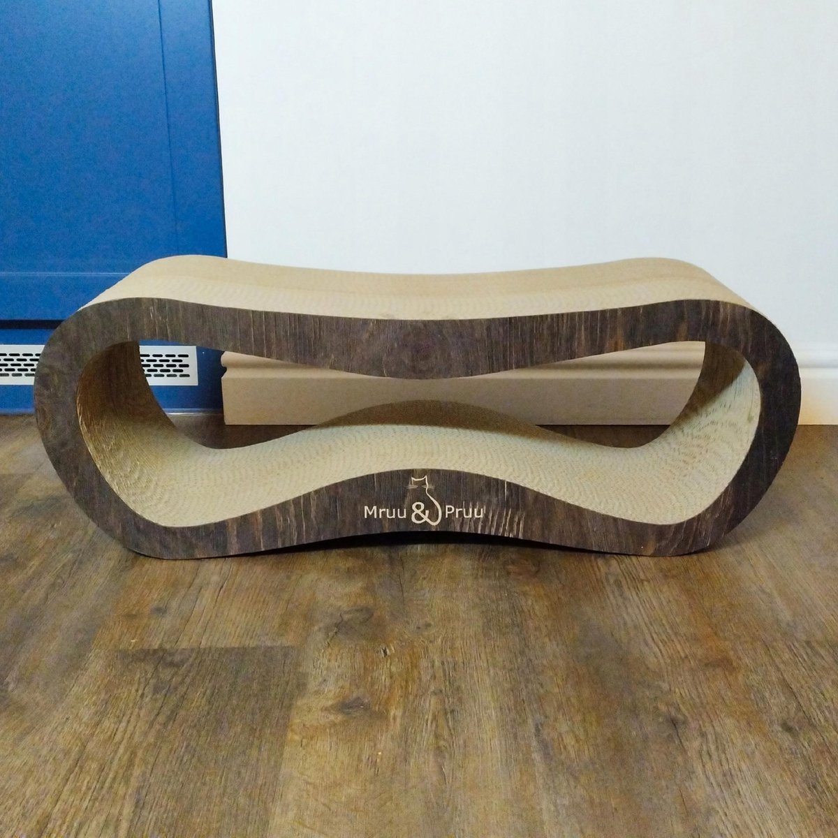 Mruu&Pruu GROOT KATTENKRAASBED Kattenmand Krabplank Krabpaal Karton Krabmand Kattenbed 78x28x24 cm BRUIN thumbnail 5