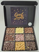 Chocolade Callets Proeverij Pakket met Mystery Card 'Good Luck' met persoonlijke (video) boodschap | Chocolademelk | Chocoladesaus | Verrassing box Verjaardag | Cadeaubox | Relatiegeschenk | Chocoladecadeau