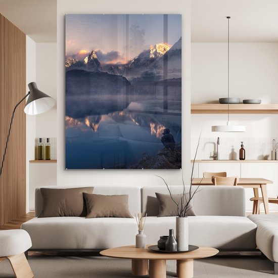 MuchoWow® Glasschilderij 120x160 cm - Schilderij acrylglas - Landschap - Water - Berg - Sneeuw - Zonsondergang - Foto op glas - Schilderijen