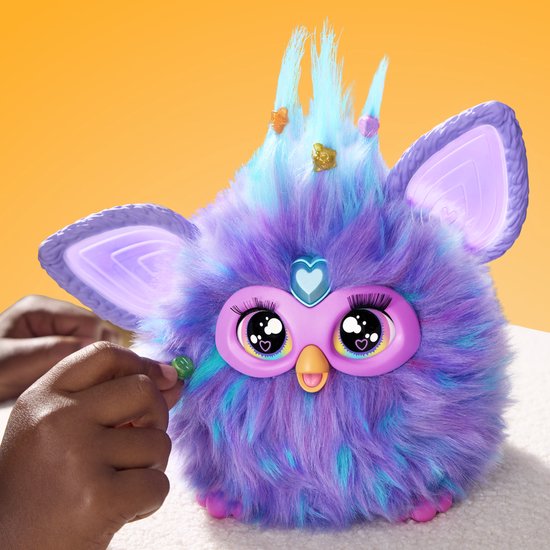 Furby pas volgend jaar in Nederland, werkt met AI om 600 antwoorden te kunnen geven | Hart van Nederland
