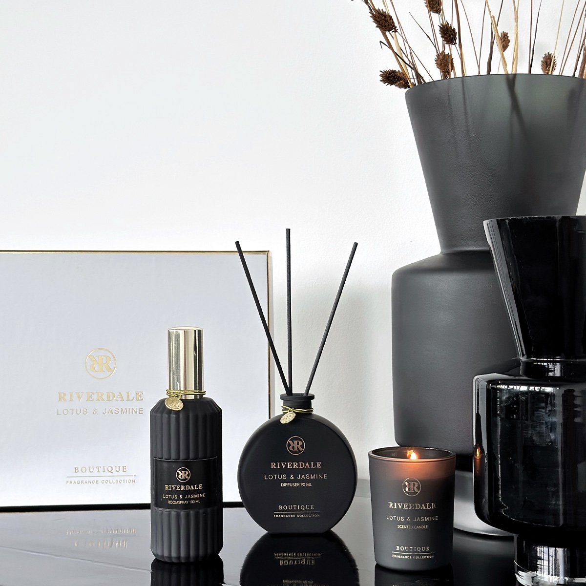 Riverdale - Cadeaupakket - Lotus & Jasmine - Geurstokjes, Geurkaars & Roomspray - Geschenkset.