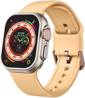 By Qubix Soft siliconen bandje met gespsluiting - Donkergeel - Geschikt voor Apple Watch 38mm - 40mm - 41mm - Compatible Apple watch bandje -
