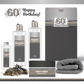 Geschenkset “60 Jaar Happy Birthday!” - 5 producten - 920 gram | Giftset voor hem - Luxe wellness cadeaubox - Cadeau man - Gefeliciteerd - Set Verjaardag - Geschenk jarige - Cadeaupakket vader - Vriend - Broer - Verjaardagscadeau - Zilver