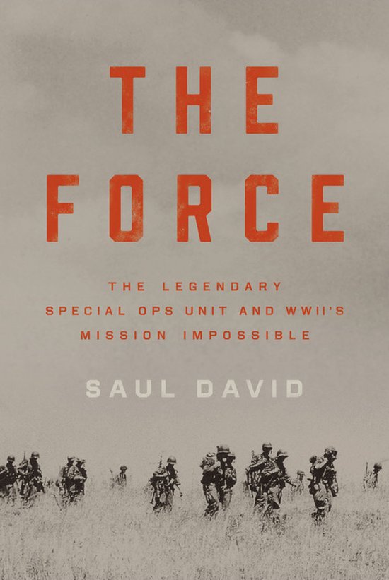 Boekcover: 'THE FORCE', The Legendary Special Ops Unit and WWII's Mission Impossible door Saul David. Silhouetten van soldaten op een veld.
