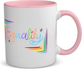 Akyol - lgbtq cadeau - koffiemok - theemok - roze - Lgbt - love is love - mok met opdruk - lgbt - pride month - lgbtq vlag - gay pride - koffiemok met tekst - opdruk - leuke pride spullen - verjaardag - cadeau - gift - 350 ML inhoud