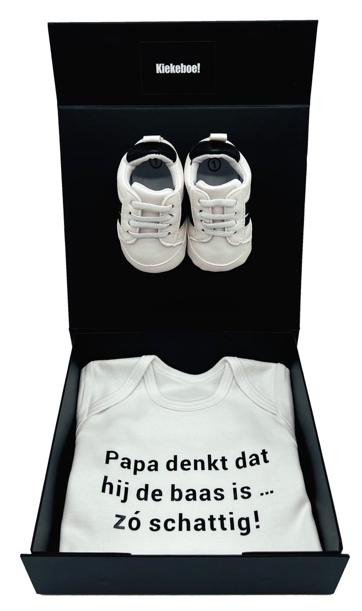 Goedkoopste Kraamcadeau met romper en babysneakers in magneetbox - kan ook rechtstreeks als cadeau worden verstuurd