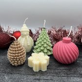 Deaerest Candles - Christmas - kaarsen - Vegan - koolzaadwas - 100% natuurlijk - figuurkaars kerst - set van 5 - Dearest Sneeuwpop - Dearest Kerstbal - Dearest Christmas Tree - Dearest Snowflake - Dearest Dennenappel - decoratie – cadeau