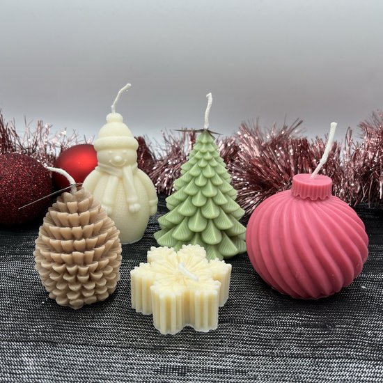 Dearest Candles - Christmas - kaarsen - Vegan - koolzaadwas - 100% natuurlijk - figuurkaars kerst - set van 5 - Dearest Sneeuwpop - Dearest Kerstbal - Dearest Christmas Tree - Dearest Snowflake - Dearest Dennenappel - decoratie – cadeau
