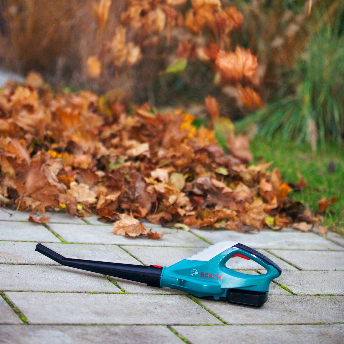 Klein Toys Bosch tuin bladblazer - speelgoed - incl. lucht blazen en geluid - groen/zwart – foto 5