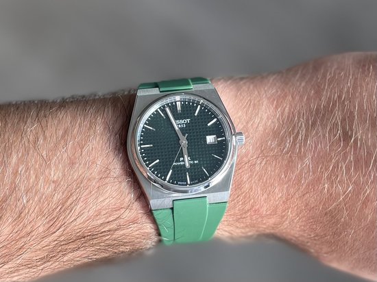Intergrated rubber watch strap Green for Tissot PRX 35mm - Geïntegreerde rubber horloge band Groen met quick release trekker